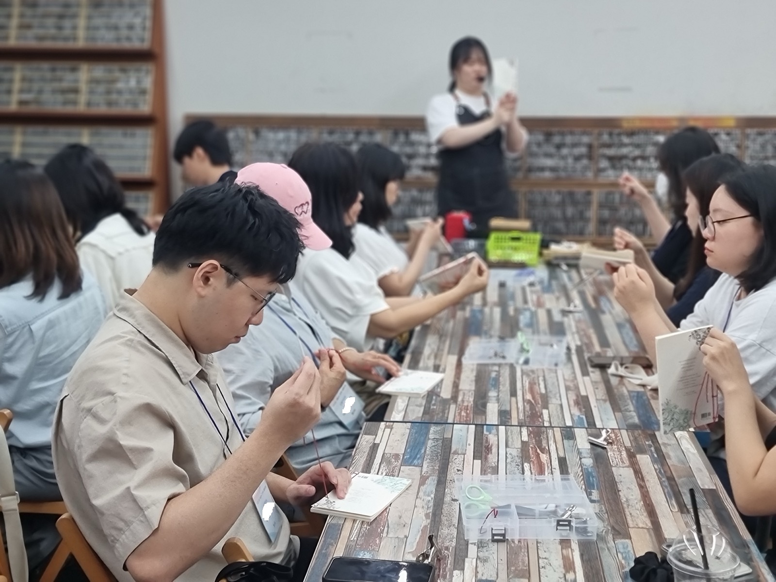 연수구는 지난달 28일 파주 지지향에서 민원 업무 담당 직원 25명을 대상으로 힐링 워크숍을 개최했다